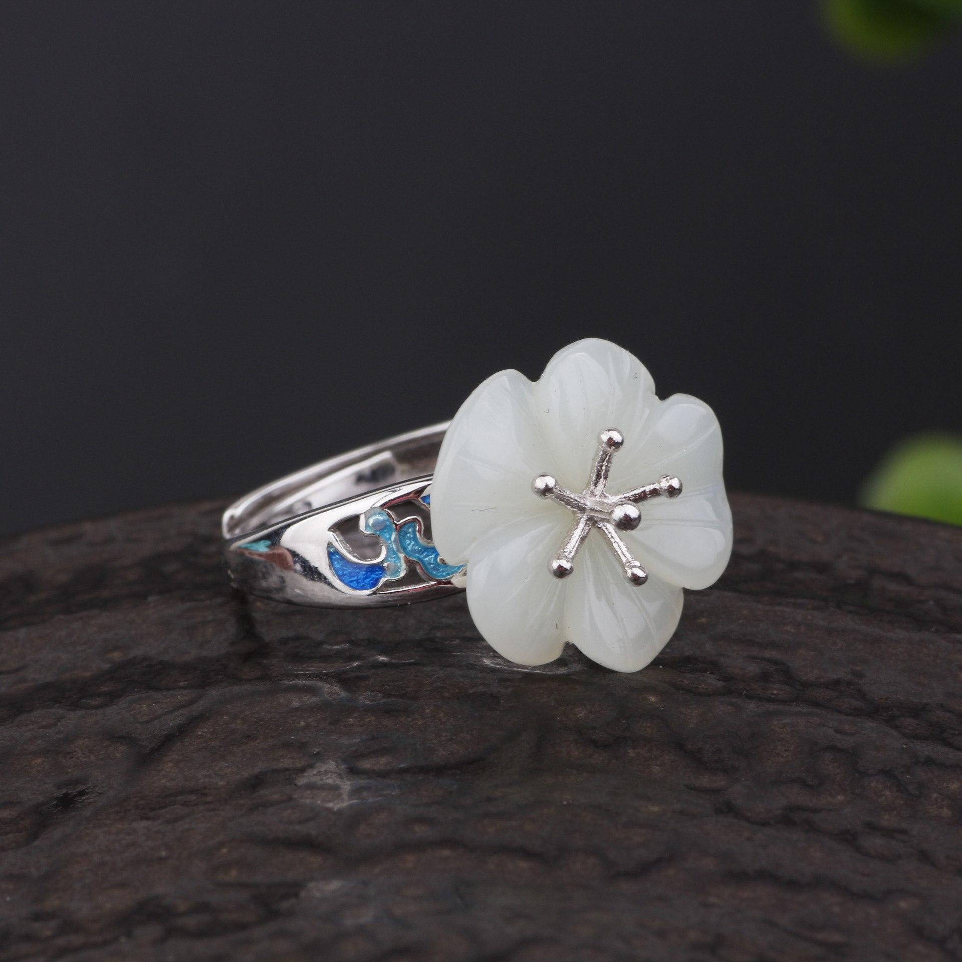 黑泰銀飾批發 新款s925銀鑲天然和田玉白玉梅花開口戒指女款